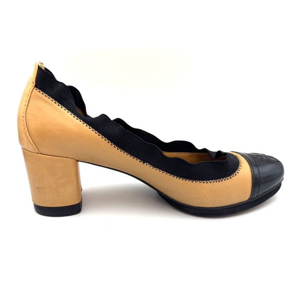 Tory Burch Black and Tan Heels Size 7 - Picture 9 of 12